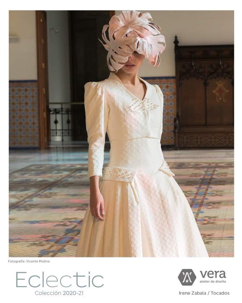 veraatelier's tweet photo. ¡Buenos días! Os mostramos un #vestidodenovia ideal para estos días fríos perteneciente a nuestra colección “Eclectic” #moda #diseñodemoda #fashion #fashionstyle #altacostura #bride #modavalencia #ruzafa #vestidisdenovia #valencia https://t.co/uTPXOxSQh1