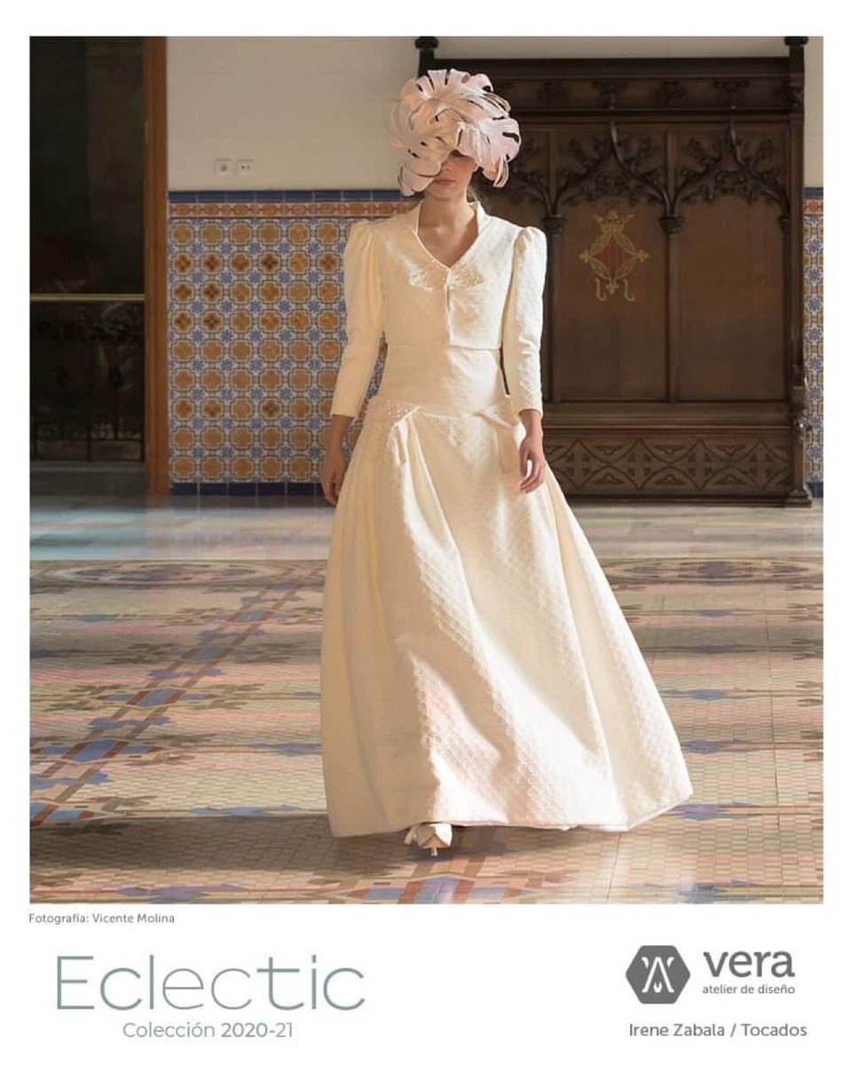 veraatelier's tweet photo. ¡Buenos días! Os mostramos un #vestidodenovia ideal para estos días fríos perteneciente a nuestra colección “Eclectic” #moda #diseñodemoda #fashion #fashionstyle #altacostura #bride #modavalencia #ruzafa #vestidisdenovia #valencia https://t.co/uTPXOxSQh1