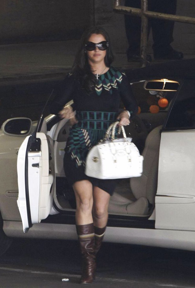 Britney Spears and her Dolce&Gabbana sunglasses,a thread