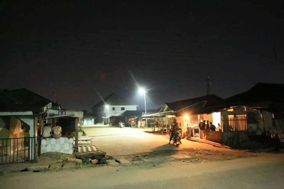 SOLAR STREET LIGHTS: SAPELEInstallation of solar street lights at Omiemiedi STR., Sapele, Sapele Local Government Area of Delta State.