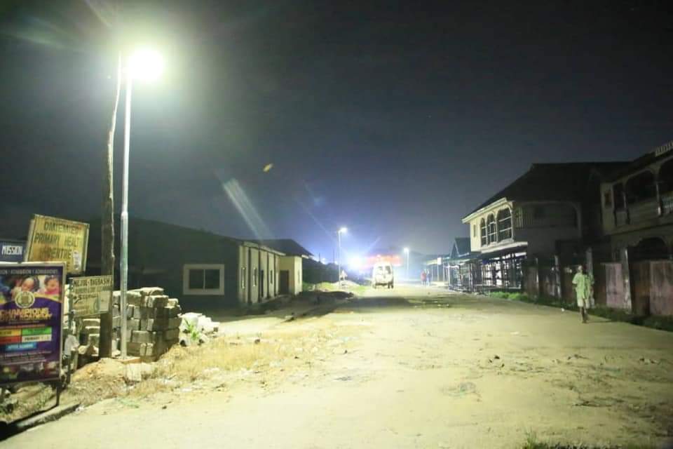 SOLAR STREET LIGHTS: SAPELEInstallation of solar street lights at Omiemiedi STR., Sapele, Sapele Local Government Area of Delta State.