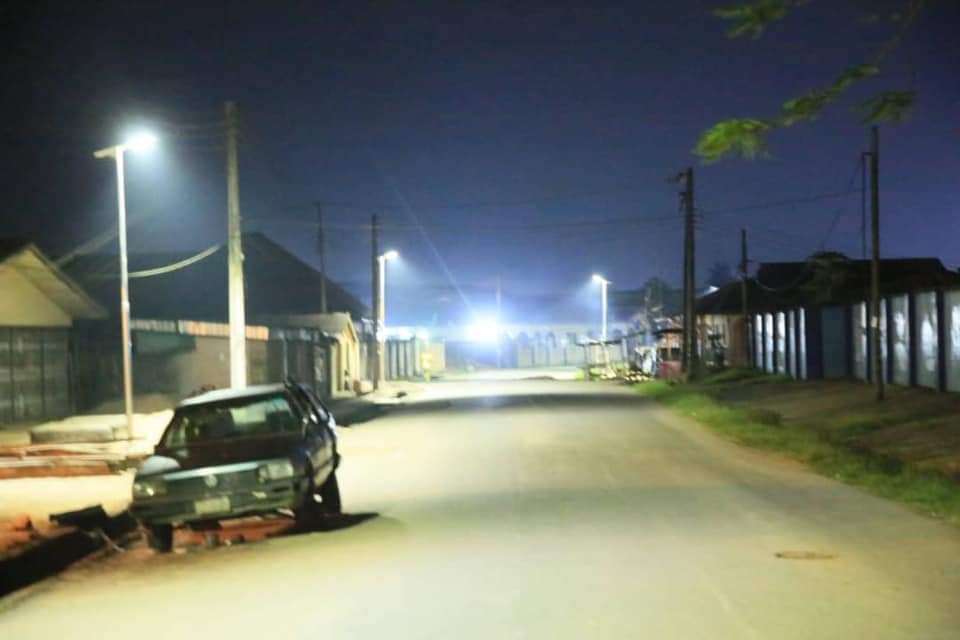 SOLAR STREET LIGHTS: SAPELEInstallation of solar street lights at Omiemiedi STR., Sapele, Sapele Local Government Area of Delta State.