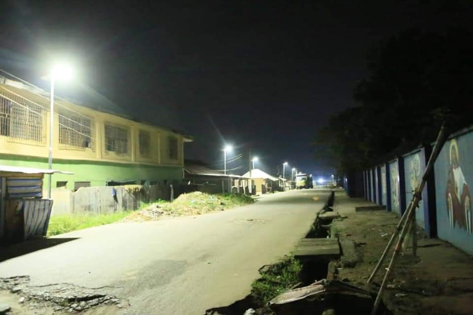 SOLAR STREET LIGHTS: SAPELEInstallation of solar street lights at Omiemiedi STR., Sapele, Sapele Local Government Area of Delta State.