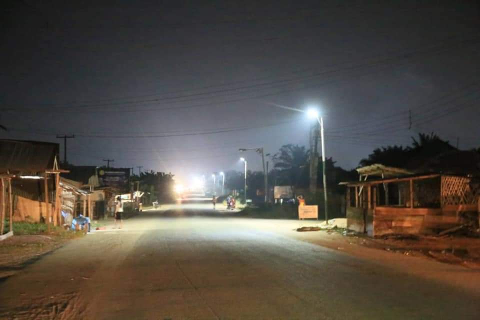 SOLAR STREET LIGHTS: OGHAREKI-OGHARAInstallation of solar street lights in Chief Ibori Road, Oghareki-Oghara, Ethiope West Local Government Area of Delta State.