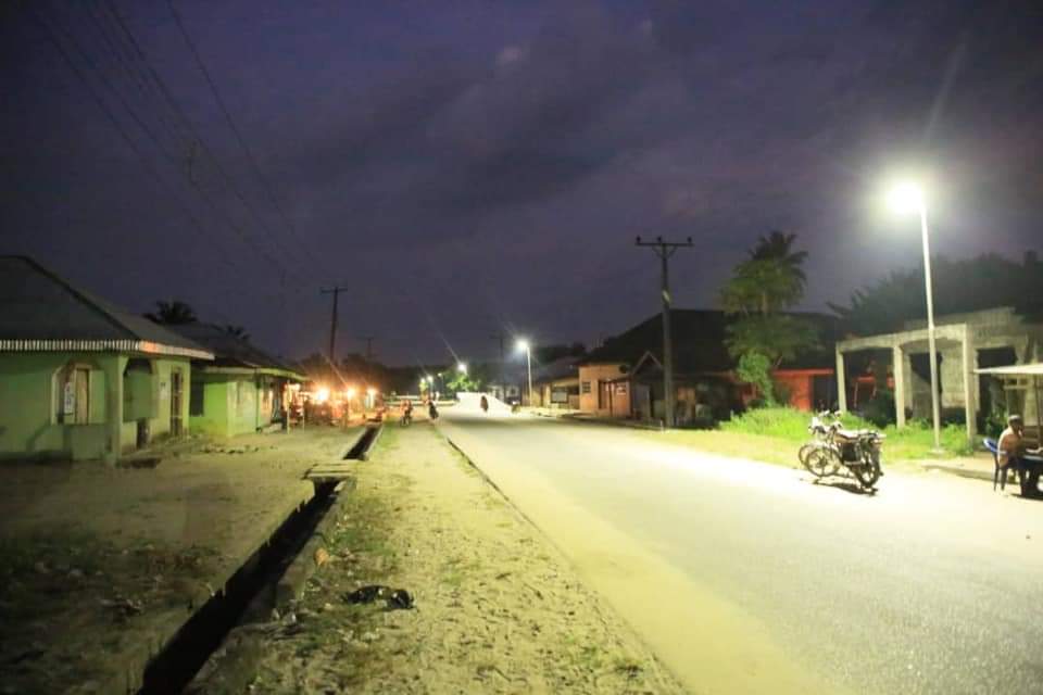 SOLAR STREET LIGHTS: OLOMU Installation of solar street lights in Ogoni-Olomu, Ughelli South Local Government Area of Delta State.
