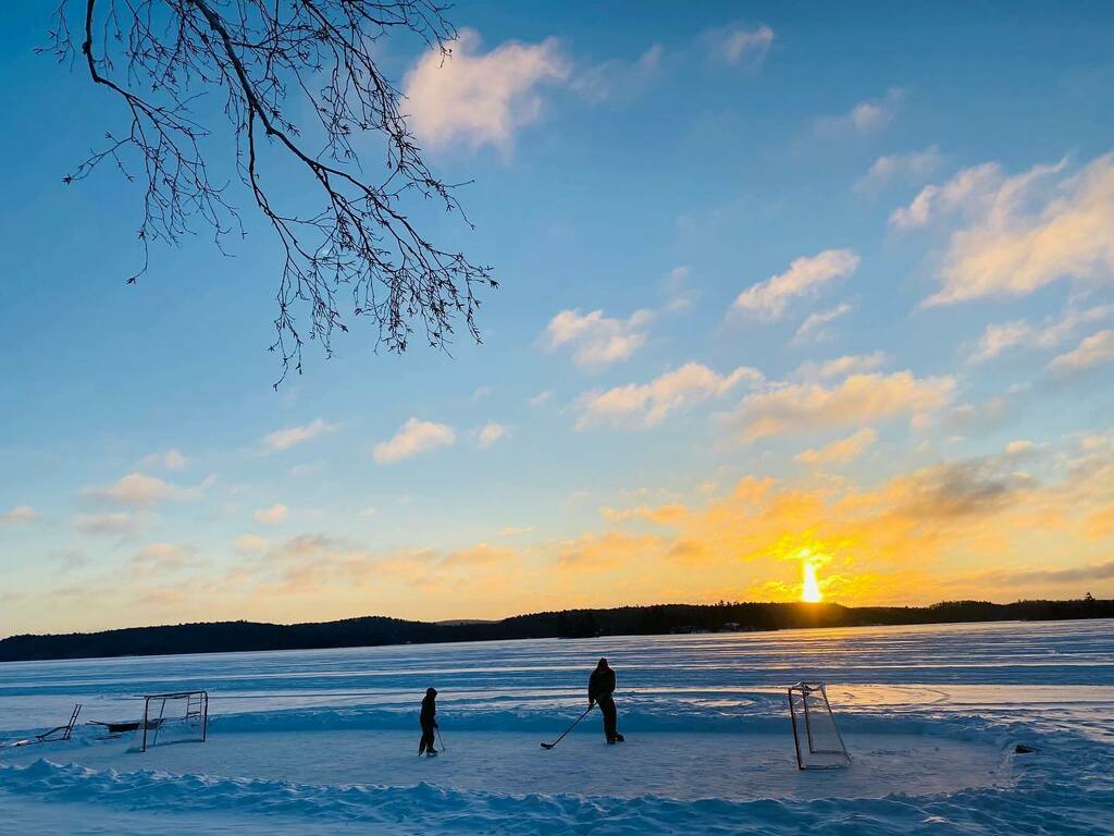 NorthernEdge's tweet photo. Life at the Edge lately
Rising with the sun we skate on frozen Kawawaymog Lake, enjoying the beauty of this magical place that we call home.
#explorersedge #greatcanadianwilderness #algonquinpark #responsibletravel #cottagelifesub #discoveron #ontariosignatureexperience #… https://t.co/JFaUeBnx00