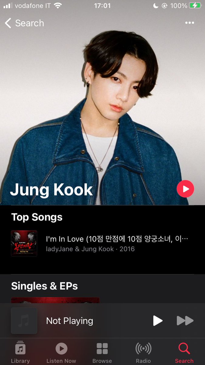 vgukayo's tweet photo. GUYS JUNGKOOK'S APPLE PROFILE PICTURE HAS BEEN CHANGED TO.... THIS PICTURE... WHAT IS GOING ON??????? https://t.co/8Hb1nhqt9t