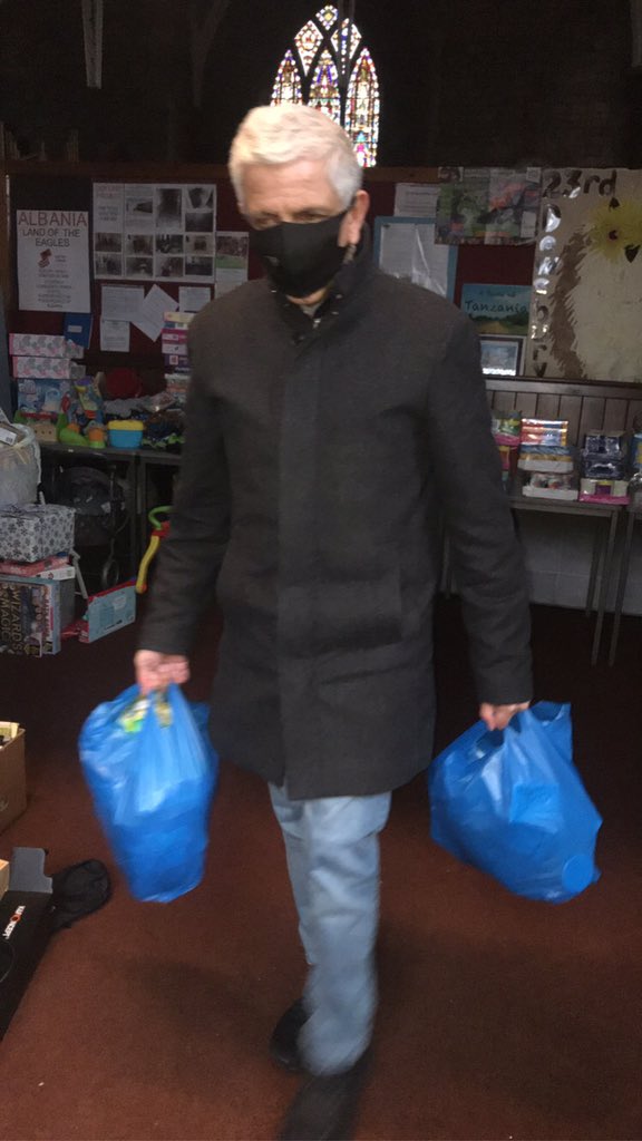 tanishabramwell's tweet photo. Me and my dad spent our day delivery food parcels to local people in need. Lockdown 3.0 is hard we must continue to take care of one another.
@BramwellsSports
#FreeFoodParcels https://t.co/SjEZUc5gjV