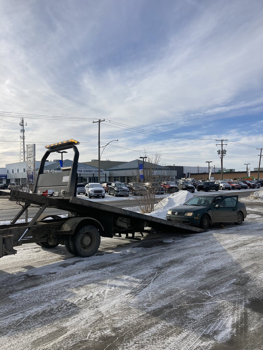 RPSTrafficUnit's tweet photo. Not a good idea to drive with a broken taillight if your vehicle is unregistered and your license is suspended #heatscore  The new kid and I have 4 unregs already today @reginapolice https://t.co/jHP4R1zsfq
