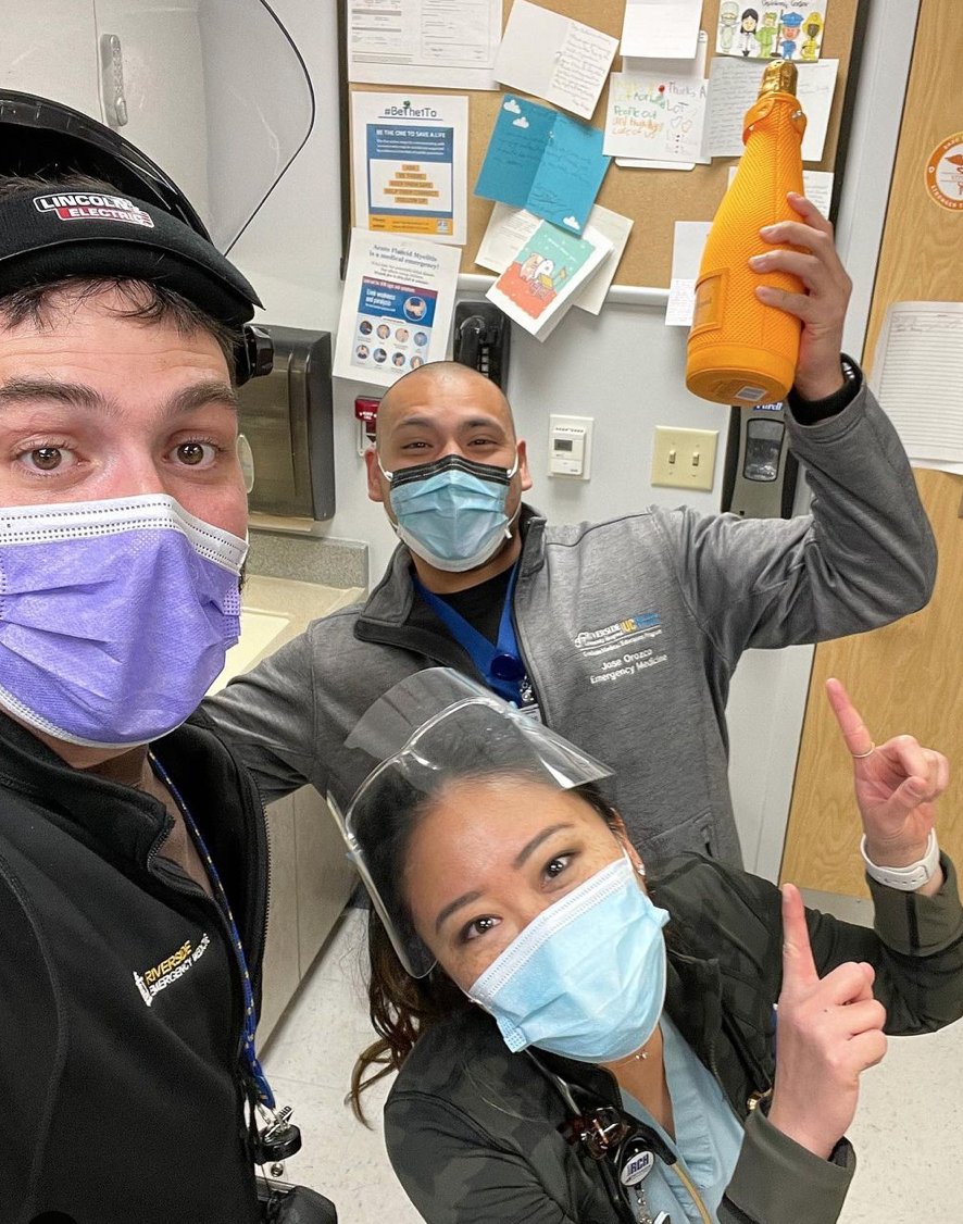 emriverside1's tweet image. 🎊Starting off 2021 on a busy note with #dialysiscatheter , #lumbarpuncture, and #ultrasound ! 😷#goodbye2020hello2021 #emriverside #emergencymedicine @californiaacep @Cal_EMRA @EmergencyDocs @emresidents @RiversideHospCA @ACEPNow