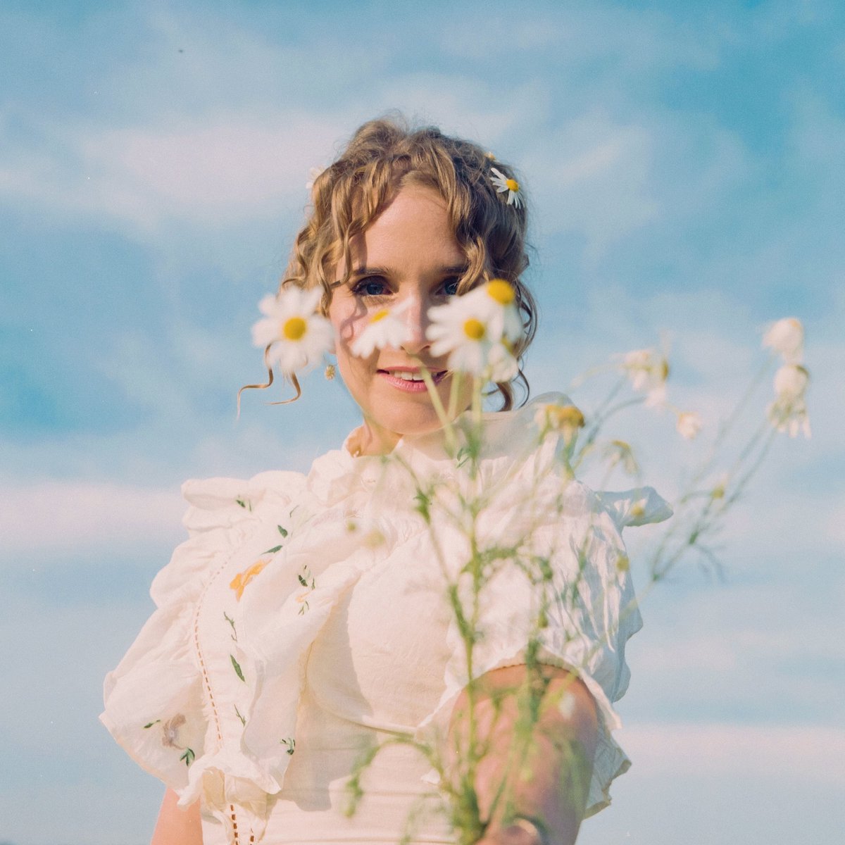Henriette_music's tweet photo. Storm might have been wild-
but so are the flowers.
🌼🌼🌼
#henriette #singersongwriter #newmusicsoon #countrysinger
#countrymusic #countrypop #wildflowers #springisclose #nashvillemusic #giftoftheday #grateful #lighthouse #blueskies #vintagestyle #prairiedress #oldfashion https://t.co/N2lgvpfB5M