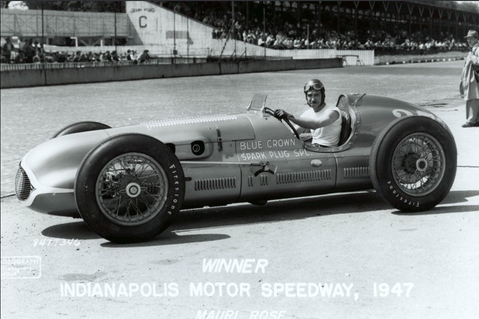 Mauri Rose  (pic) won in front of Bill Holland  and Ted Horn .