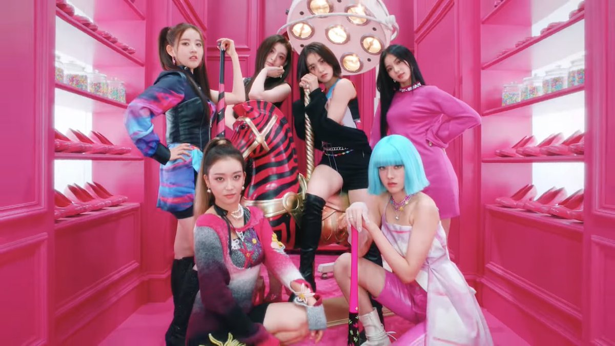 archivestayc's tweet photo. okay i think i’m done, but the girls gave us everything with this mv https://t.co/23CyWgKp1r