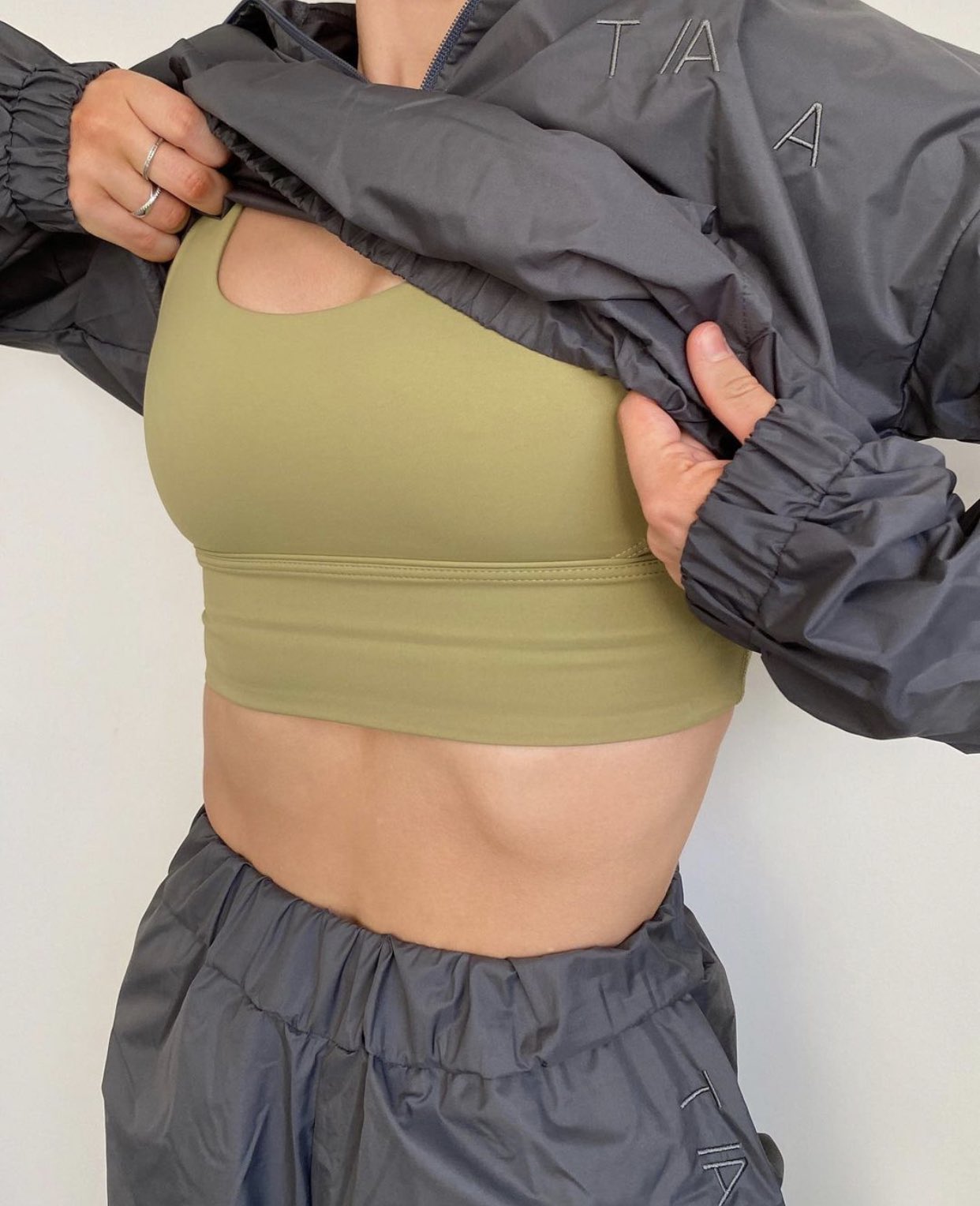 TALA on X: when the fits just right ✔️ SkinLuxe™ tank sports bra -   haize set in grey -    / X