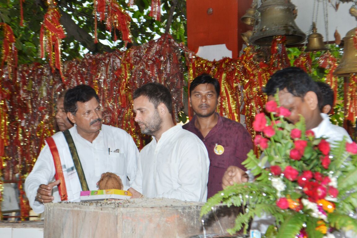 JilaNagar's tweet photo. @INCUttarPradesh अखिल भारतीय कांग्रेस की महासचिव,उप्र प्रभारी मा श्रीमती प्रियंका गांधी जी को जन्मदिन की अनंत शुभकामनायें🎂🎊🎉
आदरणीया दीदीजी @priyankagandhi जी मैं आपकी दीर्घायु,स्वास्थ्य और प्रसन्नता की कामना करता हूं🎂
श्री सांई बाबाजी की कृपा आप पूरे परिवार पर हमेशा बरसती रहे.
#StayBlessed https://t.co/dNwrQfRZBD