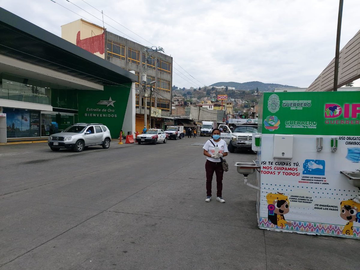 HectorAstudillo's tweet photo. Acércate a los filtros de sanitización instalados en Chilpancingo si necesitas un cubrebocas, gel antibacterial o lavarte las manos; recuerda mantener la sana distancia y respetar las filas en espacios públicos. https://t.co/sGE7xH7ccd