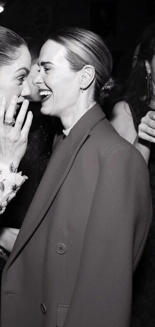 Sarah Paulson’s side profile a thread ;