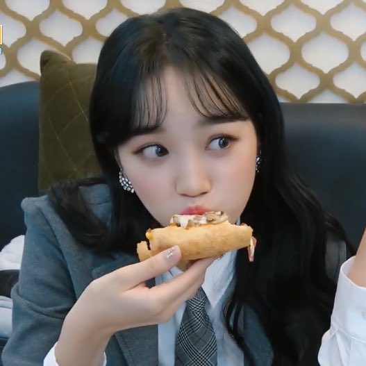 hi!! this is a new izone pics acc <3 
i will be posting pics of their enozi cam episodes. please like or rt this post so other people can see it 🥺 

#IZONE #アイズワン #아이즈원