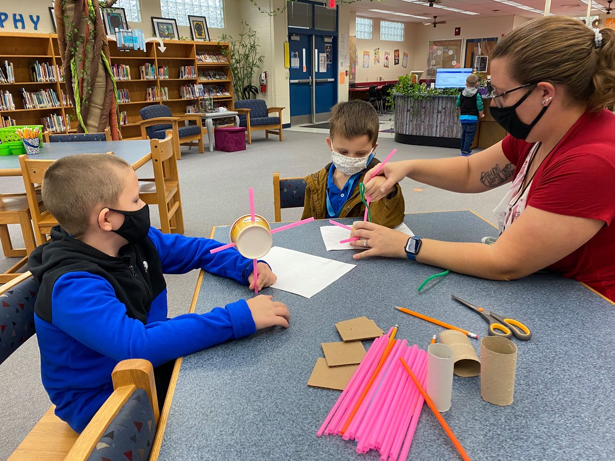 volusiaschools's tweet photo. Bobcats at work! Students at @EPS_Bobcats are learning engineering design – and now they’re building a model drone. #VCSSTEM #STEMCertified https://t.co/NPJxzXQQ9T