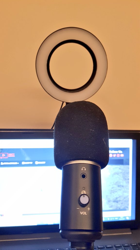 redzercork's tweet photo. Just under an hour to go to the first of our weekly shows "The Monday Klub"!
Join @dixiescousin @beezzars200 & myself as we talk on various topics from sport, community groups, business & more.
Our first guest is Kevin Cullinane of @CorkAirport
Check it out!
#unitycork https://t.co/tvMqqk401b