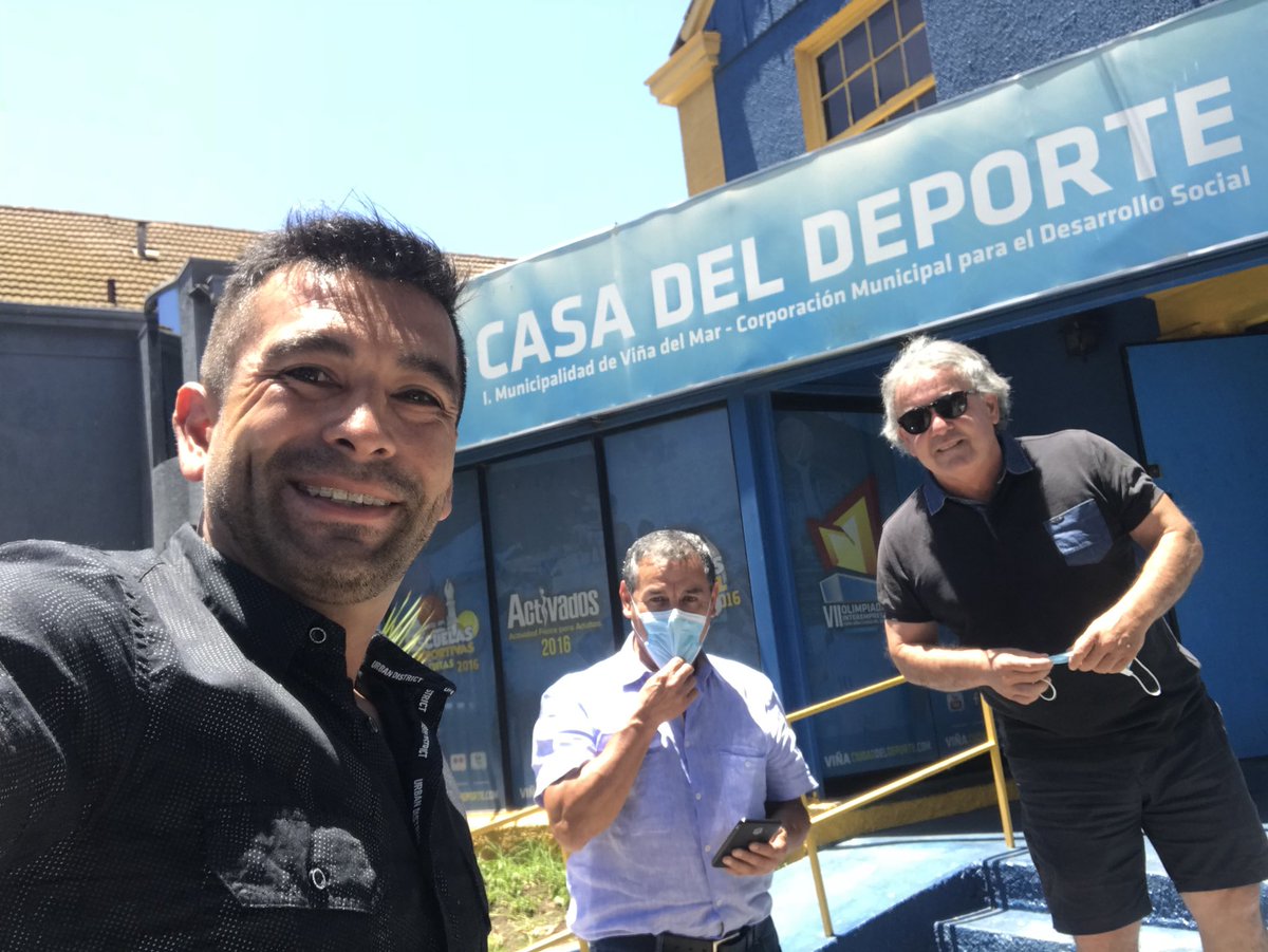 rodolfomoya9's tweet photo. El gran Chicho García y el profe Coloma😍💪
Seguimos conociendo la historia de las comunas.
Si ud quiere jugar bien, tiene que entrenar bien😉
#EnTerreno
#DondeLasPapasQueman
#PorElRecambio #EstamosCambiandoElMundo. https://t.co/MWojuXLbgN