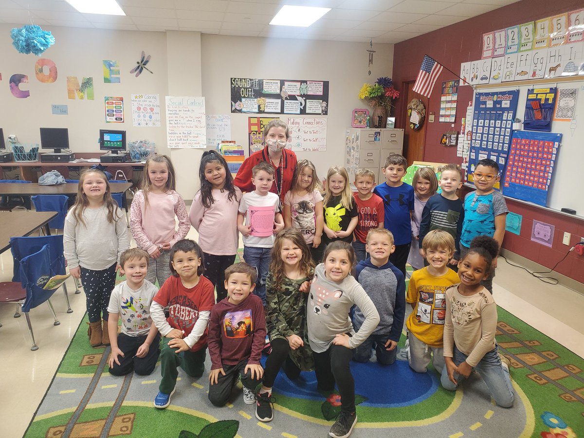 HeathLucas5's tweet photo. Ms. Jackson ROCKS! Celebrating a great cat compliment from a parent to Ms. Jackson. @splendoraisd #weseered #pwerocks https://t.co/3EF4j2ysUB