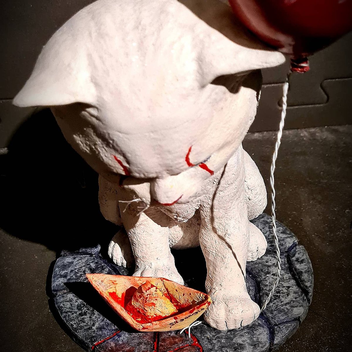 edcurran666's tweet photo. Another 1off creation, #kittiwise love this creation. #propmaker #IT #horror #HorrorMovies #ArtistOnTwitter #Creative https://t.co/nX7HHPwCS0