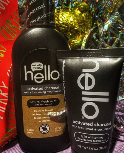 🖤I'm keeping my smile merry and bright this holiday season with activated charcoal toothpaste and mouthwash from hello®. join hello friends community and brush happy and swish happy all year long. #brushhappy #ad bit.ly/3loOPP3