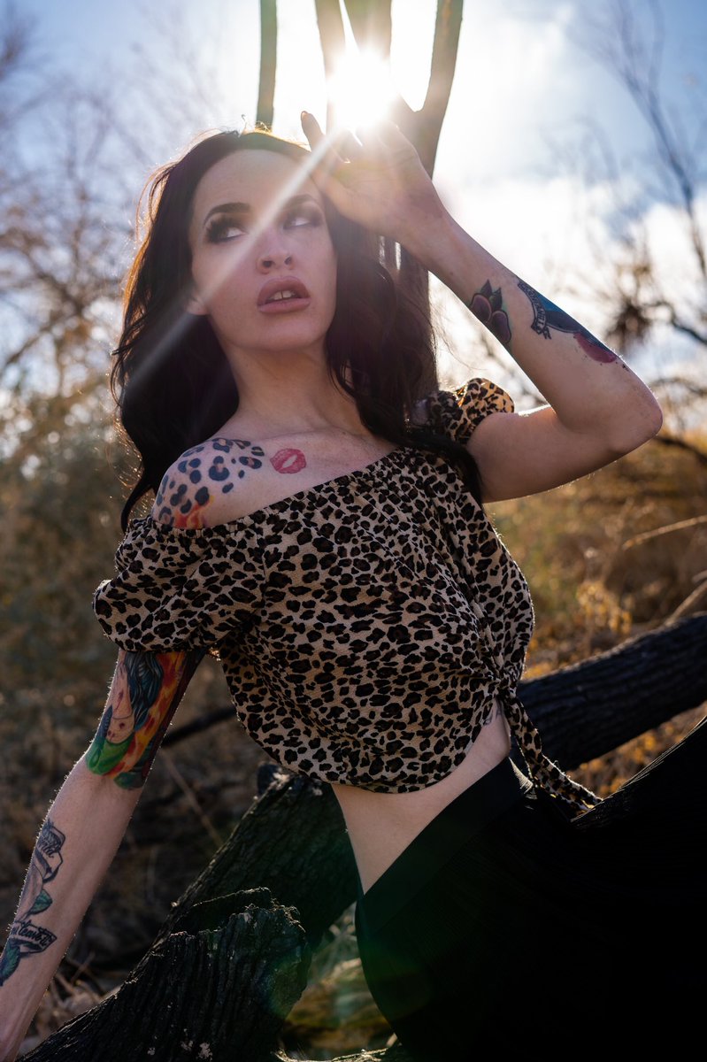 yetisnaps's tweet photo. Keep your face in the sun and you’ll never see the shadows ☀️....some shots with Courtney 📸....hit me up to book a shoot. #vegasphotographer https://t.co/KBOIWOndfE