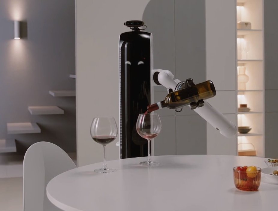 amandablain's tweet photo. How about @Samsung #BotHandy ...
An AI Robot that can load your dishwasher, sort your laundry, set the table and pour you a glass of wine? :)
Coming someday soon... :D
#Robots #CES #CES2021 https://t.co/JTuZDrMYhB