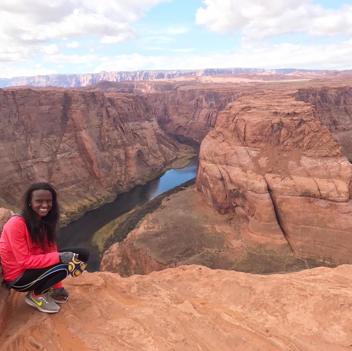 ObsieBirru's tweet photo. Arizona your #beauty is breathtaking 💕#arizonastateparks #horseshoebend #mothernature #motherearth #arizonaisgorgeous #arizonaishome #arizona_landscapes #arizonaadventures🌵☀️ #runningmotivation https://t.co/8wv7S2SoS9