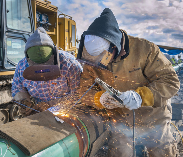 pinnaclepipe's tweet photo. #Complacency can be detrimental to the safety of the worker and the entire workforce on the #jobsite.  @PLHGroupInc 
https://t.co/O1q3uawyCW
#WorkPerformance #PipelineConstruction #WorkplaceSafety https://t.co/Cvjm4ZvYOG