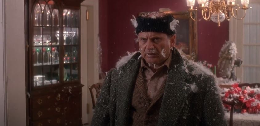 Кевин маккалистер. 5 один дома 2. Грабители из один дома 2. Мэгги смит один дома 2 кадры. Кевин маккалистер один дома 2.