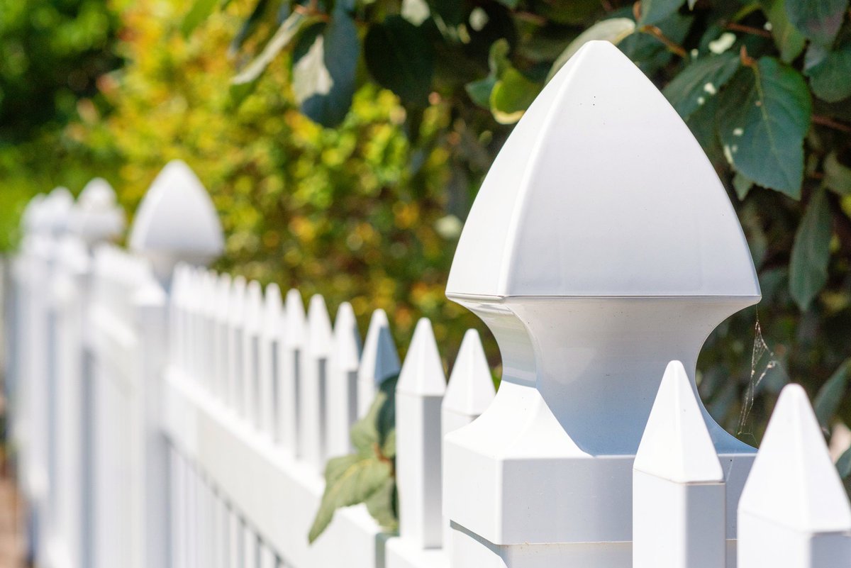 InLineFence's tweet image. Vinyl ranch rail fences! Enjoy the classic design of rustic wood fencing but without the need for expensive maintenance.
✔ No Splinters, Staining, or Painting
✔ Long Lasting Value &amp;amp; Performance
✔ An Environmentally Conscious Choice in-linefence.ca