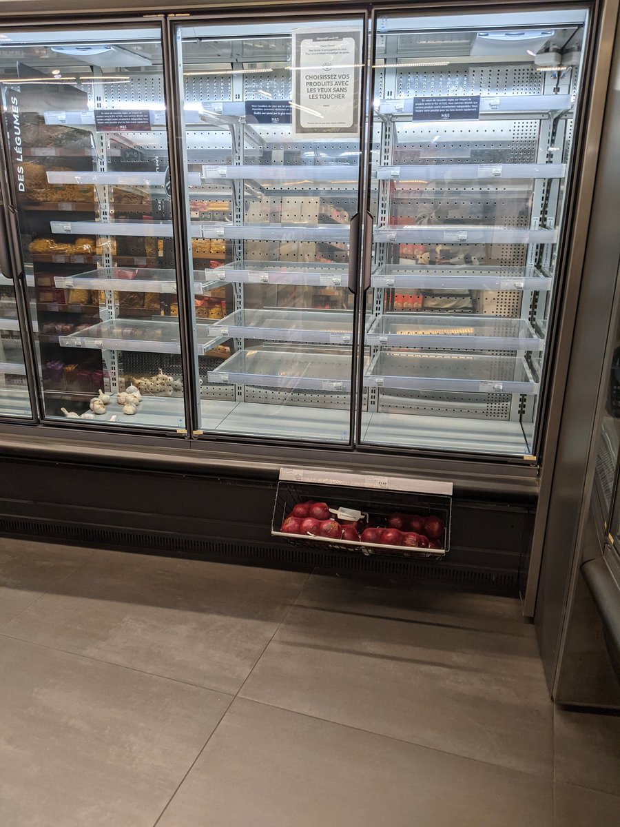 DavidPambakian's tweet photo. Went to get us an Indian or Thai box on Friday from @marksandspencer but alas, due to @brexit I arrived at the shop to this; https://t.co/cN6IXChf8q