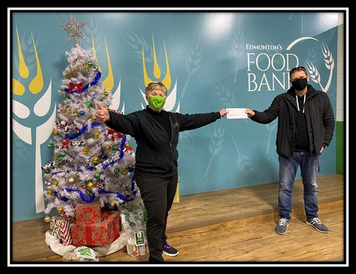 146Lodge's tweet photo. Boilermaker Business Representative Jason Speer giving a donation from the Purple Ribbon Campaign. Lodge 146's campaign raised over $8000.00 for Alberta Food Banks. @yegfoodbank
#supportlocalfoodbank #supportlocal #boilermakerslodge146 https://t.co/Oc8hPkbG0d