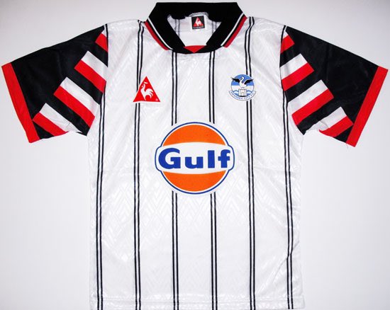 Retrofootytop's tweet photo. Just commissioned these shirts to be redone by my uk manufacturer and will be up for pre orders soon! All sponsor and embroidered logos as standard! #retro #goinglarge #swanseacity https://t.co/OPFtaR0odX