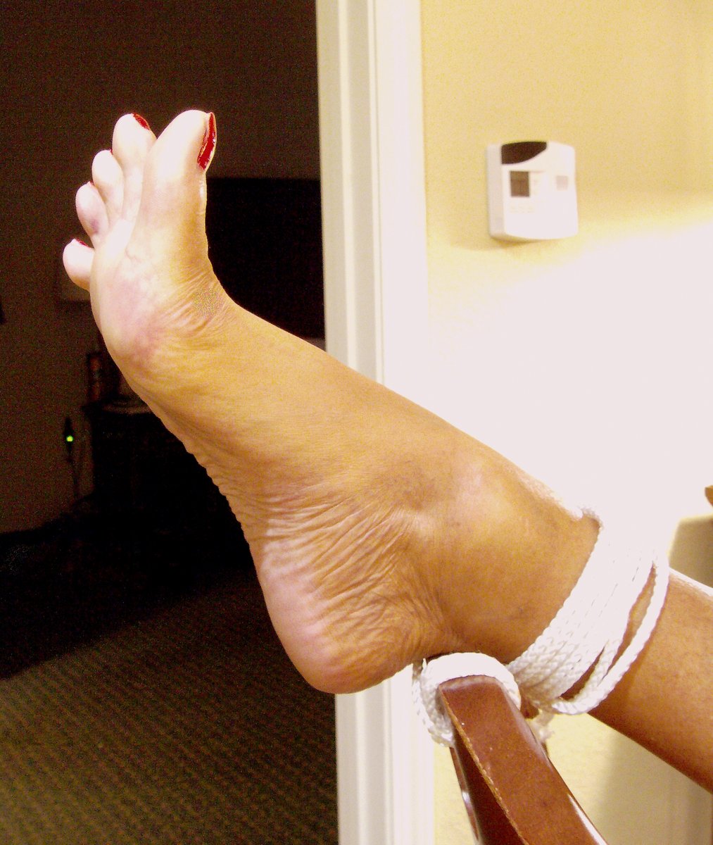 Soooo exciting being tied up and helpless.......
You're the boss  👣😌❗️