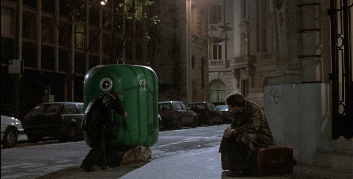 lunarscp's tweet photo. Recycling bottles in Krzysztof Kieślowski's "Trois couleurs / Three Colors" trilogy.

'Trois couleurs: Bleu / Three Colours: Blue'. (1993)
'Trois couleurs : Blanc / Three Colours: White'. (1994)
'Trois couleurs: Rouge / Three Colours: Red'. (1994) https://t.co/h73FuHNh5z