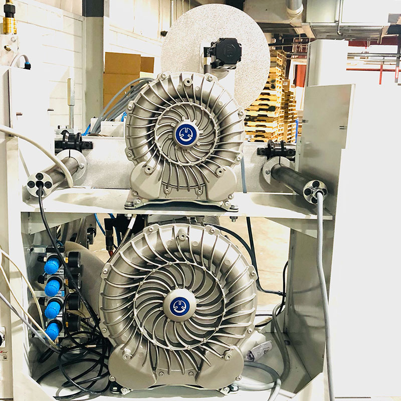 SPC_Orlando's tweet image. SPC’s new window packaging machine has arrived! We invested in a GenieCut— the latest innovation in window application systems. This in-line production process produces less waste and downtime! Learn more: thinkspc.com/window-packagi… #orlandopackaging #windowpackaging #geniecut