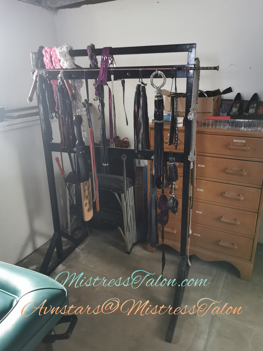 MistressTalon's tweet photo. Was doing some pandemic cleaning, dusting off and wiping down some of the toys as they have been sitting for a long time!

Send to make your Mistress feel better. She's sad that her devices are unused!

Links in bio. https://t.co/PdM2VOU8OE