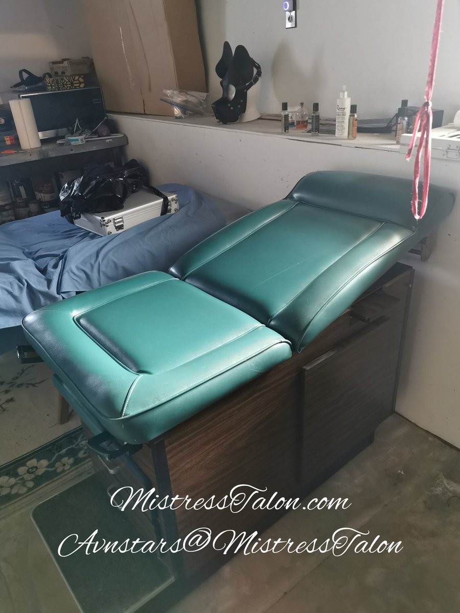 MistressTalon's tweet photo. Was doing some pandemic cleaning, dusting off and wiping down some of the toys as they have been sitting for a long time!

Send to make your Mistress feel better. She's sad that her devices are unused!

Links in bio. https://t.co/PdM2VOU8OE