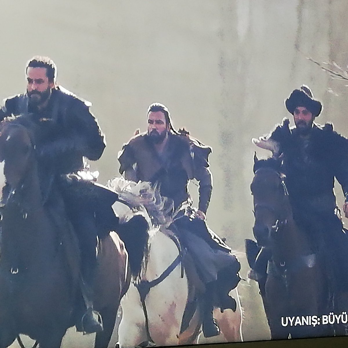 46dayi46's tweet photo. UYANIŞ BÜYÜK SELÇUKLU
#UyanışBüyükSelçuklu

       Eskiden bizi magazinlerle Avuttular buğün TRT1 tarihimizi

Hafızamıza ders yaptı
      Diriliş Ertuğrul
UYANIŞ BÜYÜK SELÇUKLU. https://t.co/TxqLXCAvy2