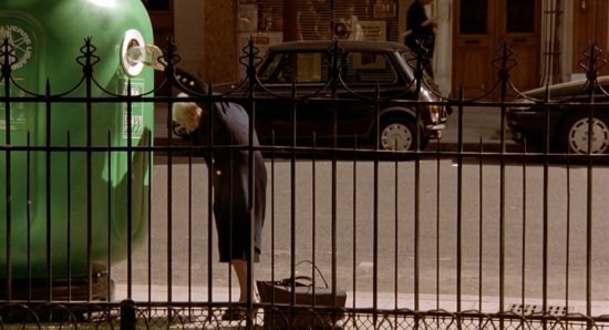 lunarscp's tweet photo. Recycling bottles in Krzysztof Kieślowski's "Trois couleurs / Three Colors" trilogy.

'Trois couleurs: Bleu / Three Colours: Blue'. (1993)
'Trois couleurs : Blanc / Three Colours: White'. (1994)
'Trois couleurs: Rouge / Three Colours: Red'. (1994) https://t.co/h73FuHNh5z
