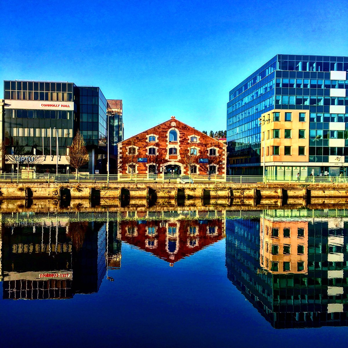 ArunSundaresh75's tweet photo. #Cork basking in winter sun... @PhotosCork @pure_cork @corkbeo #riverlee https://t.co/X4JLDyiU7f