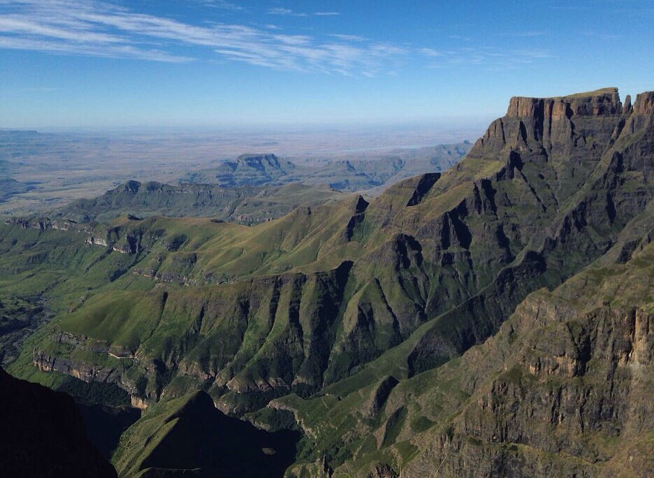 _wingsandwaves_'s tweet photo. Land of Lammergeiers (Bearded Vultures)…the Drakensberg mountain range, on the border of South Africa & Lesotho, for #MountainMonday!
Saw 2 while hiking up Sentinel Peak... #drakensberg #kzn #kwazulunatal #royalnatal #hiking #getoutside #TravelChatSA #southafrica #sentinelpeak https://t.co/Ormu6bcO0F