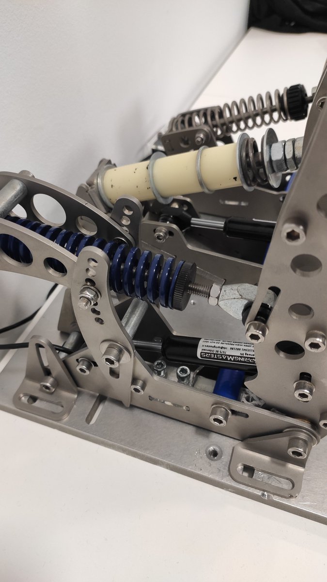 RafaBordoy's tweet photo. Vendo Heusinkveld Ultimate + Baseplate en muy buen estado, con poco uso. Contactar por privado interesados por favor. Nuevos valen 1400€ -- Precio Venta : 850€ https://t.co/Z6LnyNQf6J