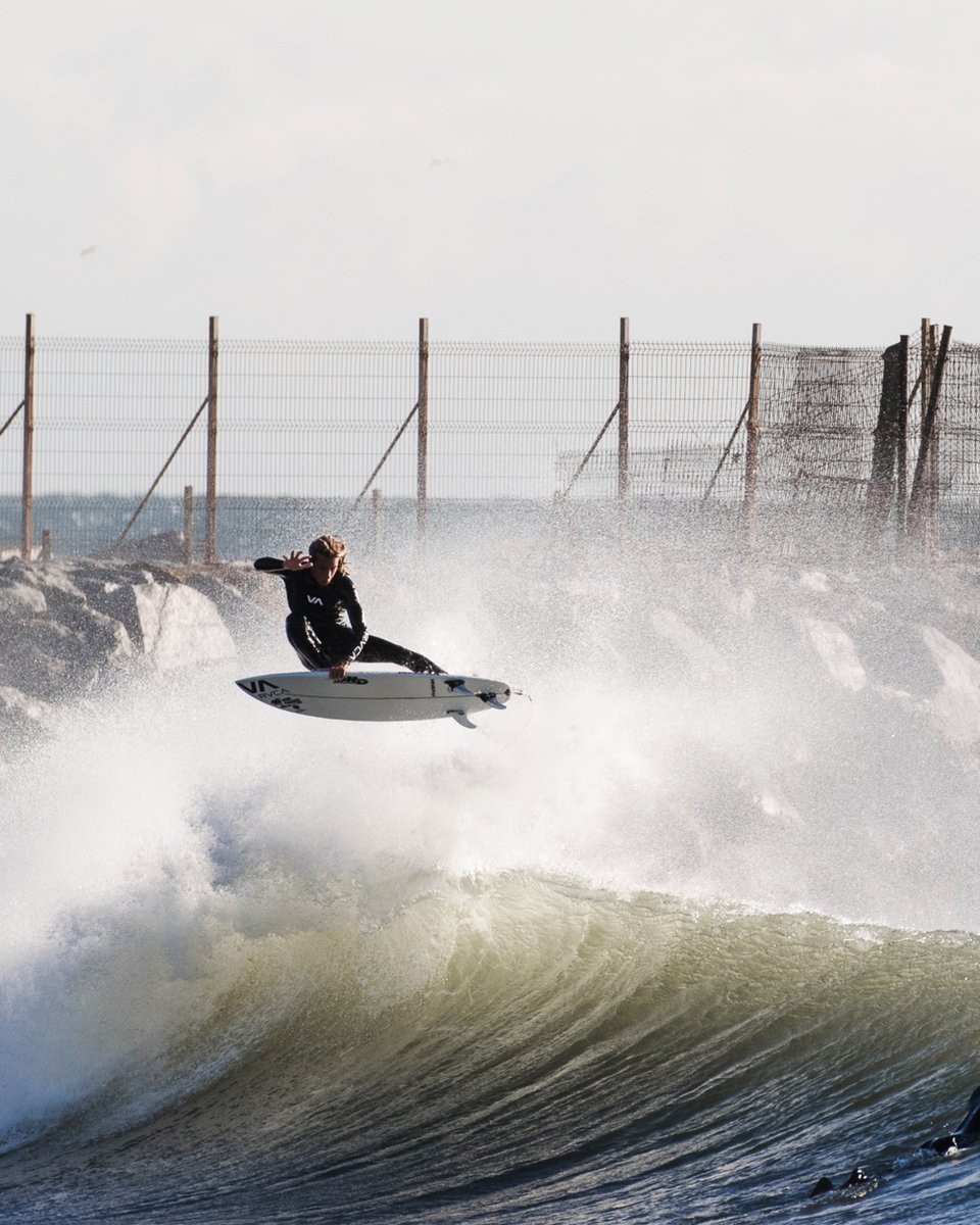 Hugo Ortega ⚡ PHOENIX 5'6 x 19 1/2 x 2 3/8 at 29L

dhdsurf.com/collections/su…
