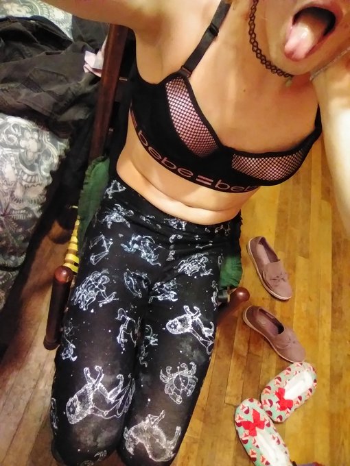 Mavis O'Hare - 4 pic. 🥺YALL🥺 I have never been taken out by anyone for any reason. ✨EVER✨ But bae just took me to get food and shopping for cute underwear clothes and stuff and she bought me shoes and just 😭😭 I am just so... 🥺🥺🥰🖤🥺🥰🖤🥺🥰🖤 https://t.co/ktnanLNJGQ