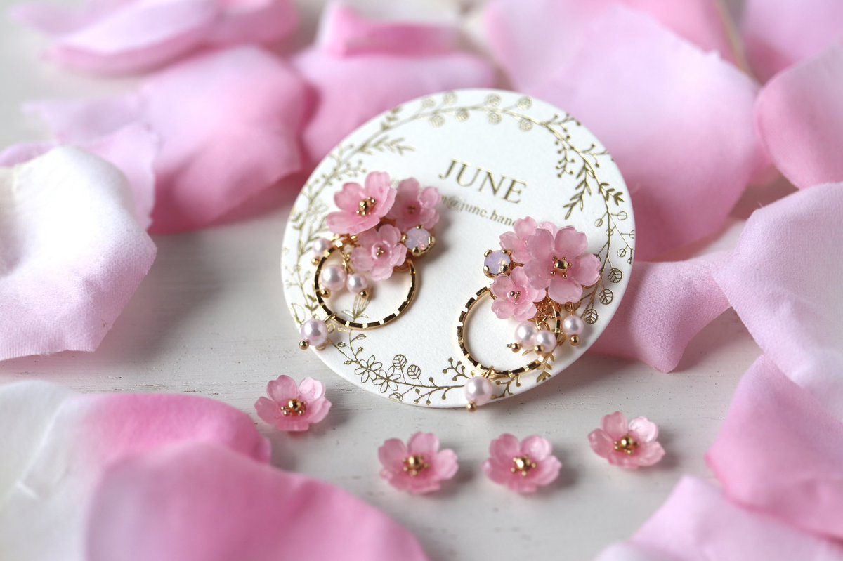 ジュネ 宝石のような手づくり花アクセサリー Twitter પર みんなで楽しむtwitter展覧会 プラ板から一つ一つ手作りした桜の花の アクセサリー スワロフスキーを合わせて華やかさをプラス ギフト 桜アクセサリー ハンドメイドジュネ